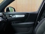 Volvo XC40 T4 Recharge Plus Bright | Trekhaak | Harman Kardon | All Season banden | Bestuurdersstoel elektrisch geheugen | Adaptieve Cruise Control | Stoel en Stuurwielverwarming | Parkeercamera | Pilot Assist | BLIS Dode Hoek Detectie | Parkeersensoren voor+achter | Passagiersstoel elektrisch | 18 Inch | Zitting velenging voorstoelen | Climate Control L+R | Regensensor | Privacy Glass | Automatisch dimmende binnen en buitenspiegels | Elektrisch bedienbare achterklep | DAB Radio | Draadloos telefoon opladen | Apple Carplay/Android Auto | Onyx Black Metallic |