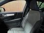 Volvo XC40 T4 Recharge Plus Bright | Trekhaak | Harman Kardon | All Season banden | Bestuurdersstoel elektrisch geheugen | Adaptieve Cruise Control | Stoel en Stuurwielverwarming | Parkeercamera | Pilot Assist | BLIS Dode Hoek Detectie | Parkeersensoren voor+achter | Passagiersstoel elektrisch | 18 Inch | Zitting velenging voorstoelen | Climate Control L+R | Regensensor | Privacy Glass | Automatisch dimmende binnen en buitenspiegels | Elektrisch bedienbare achterklep | DAB Radio | Draadloos telefoon opladen | Apple Carplay/Android Auto | Onyx Black Metallic |