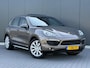 Porsche Cayenne 4.8 S 3e Eigenaar - Schuifdak - Volle Uitvoering - Luchtvering - Leder Dashboard