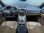 Porsche Cayenne 4.8 S 3e Eigenaar - Schuifdak - Volle Uitvoering - Luchtvering - Leder Dashboard