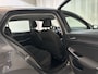 Volkswagen Golf 1.0 eTSI 110pk DSG Life Business Parkeersensoren Stoelverwarming Navigatie App-Connect
