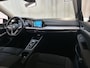 Volkswagen Golf 1.0 eTSI 110pk DSG Life Business Parkeersensoren Stoelverwarming Navigatie App-Connect