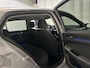 Volkswagen Golf 1.0 TSI 110pk Life Sfeerverlichting Navigatie Parkeersensoren