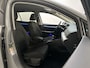 Volkswagen Golf 1.0 TSI 110pk Life Sfeerverlichting Navigatie Parkeersensoren