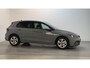 Volkswagen Golf 1.0 TSI 110pk Life Sfeerverlichting Navigatie Parkeersensoren