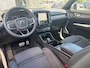 Volvo XC40 Recharge Pro | Trekhaak | Warmtepomp | Panoramadak | Harman Kardon Audio | Keyless Entry | Elektrische Achterklep | Elektrisch Verstelbare Stoelen | Two-Tone | Navigatie | Apple Carplay | Android Auto | All-Season Banden