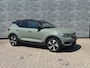 Volvo XC40 Recharge Pro | Trekhaak | Warmtepomp | Panoramadak | Harman Kardon Audio | Keyless Entry | Elektrische Achterklep | Elektrisch Verstelbare Stoelen | Two-Tone | Navigatie | Apple Carplay | Android Auto | All-Season Banden