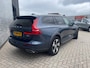 Volvo V60 Cross Country 2.0 B5 AWD Pro | Trekhaak | Panoramadak | Lederen Bekleding | Alarm | Keyless Entry | Elektrische Achterklep | Elektrisch Verstelbare Voorstoelen | Achteruitrijcamera | Parkeersensoren | Navigatie | Apple Carplay | Android Auto