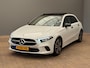 Mercedes-Benz A-klasse 180 Luxury Line Panorama Dak | Alcantara Bekleding | LED | Widescreen | Camera | Navigatie | Parkeersensoren Rondom | 17" Lichtmetaal | Achteruitrijcamera | Alcantara Bekleding | Comfortstoel(en)