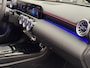 Mercedes-Benz A-klasse 180 Luxury Line Panorama Dak | Alcantara Bekleding | LED | Widescreen | Camera | Navigatie | Parkeersensoren Rondom | 17" Lichtmetaal | Achteruitrijcamera | Alcantara Bekleding | Comfortstoel(en)