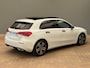 Mercedes-Benz A-klasse 180 Luxury Line Panorama Dak | Alcantara Bekleding | LED | Widescreen | Camera | Navigatie | Parkeersensoren Rondom | 17" Lichtmetaal | Achteruitrijcamera | Alcantara Bekleding | Comfortstoel(en)