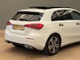 Mercedes-Benz A-klasse 180 Luxury Line Panorama Dak | Alcantara Bekleding | LED | Widescreen | Camera | Navigatie | Parkeersensoren Rondom | 17" Lichtmetaal | Achteruitrijcamera | Alcantara Bekleding | Comfortstoel(en)