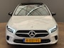 Mercedes-Benz A-klasse 180 Luxury Line Panorama Dak | Alcantara Bekleding | LED | Widescreen | Camera | Navigatie | Parkeersensoren Rondom | 17" Lichtmetaal | Achteruitrijcamera | Alcantara Bekleding | Comfortstoel(en)