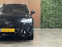 Volvo XC60 T6 AWD Recharge Ultra Black Edition | MY26 | Luchtvering | Trekhaak | 360 Camera | Head-Up Display | Harman Kardon | Adaptieve Cruise Control | Stoelverwarming voor+achter | Stuurwielverwarming | Schuifdak | Full LED Meesturende koplampen | Pilot Assist | BLIS Dode Hoek Detectie | Elektrische voorstoelen geheugen | Contour stoelen met wit stiksel en bies | Zitting verlenging voorstoelen | Lederen dashboard | 21 Inch | Google Infotainment | Keyless Drive | Elektrisch bedienbare achterklep | DAB Radio | Apple Carplay/Android Auto | Draadloos telefoon opladen | Volvo On Call met mobiele App functie | Onyx Black Metallic |