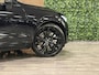 Volvo XC60 T6 AWD Recharge Ultra Black Edition | MY26 | Luchtvering | Trekhaak | 360 Camera | Head-Up Display | Harman Kardon | Adaptieve Cruise Control | Stoelverwarming voor+achter | Stuurwielverwarming | Schuifdak | Full LED Meesturende koplampen | Pilot Assist | BLIS Dode Hoek Detectie | Elektrische voorstoelen geheugen | Contour stoelen met wit stiksel en bies | Zitting verlenging voorstoelen | Lederen dashboard | 21 Inch | Google Infotainment | Keyless Drive | Elektrisch bedienbare achterklep | DAB Radio | Apple Carplay/Android Auto | Draadloos telefoon opladen | Volvo On Call met mobiele App functie | Onyx Black Metallic |