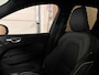 Volvo XC60 T6 AWD Recharge Ultra Black Edition | MY26 | Luchtvering | Trekhaak | 360 Camera | Head-Up Display | Harman Kardon | Adaptieve Cruise Control | Stoelverwarming voor+achter | Stuurwielverwarming | Schuifdak | Full LED Meesturende koplampen | Pilot Assist | BLIS Dode Hoek Detectie | Elektrische voorstoelen geheugen | Contour stoelen met wit stiksel en bies | Zitting verlenging voorstoelen | Lederen dashboard | 21 Inch | Google Infotainment | Keyless Drive | Elektrisch bedienbare achterklep | DAB Radio | Apple Carplay/Android Auto | Draadloos telefoon opladen | Volvo On Call met mobiele App functie | Onyx Black Metallic |