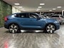 Volvo C40 Recharge Extended Range Plus 82 kWh | Trekhaak | All Season banden | Adaptieve Cruise Control | Stoel en Stuurwielverwarming | 20 Inch | Pilot Assist | BLIS Dode Hoek Detectie | Parkeercamera | Google Infotainment | Textiel City Canvas bekleding | Zitting verlenging voorstoelen | Panoramadak | Keyless Drive | Privacy Glass | Parkeersensoren voor+achter | Elektrisch bedienbare achterklep | Warmtepomp | DAB Radio | Apple Carplay/Android Auto | Alarm Klasse III | Draadloos telefoon opladen | Volvo On Call met mobiele App functie | Fjord Blue Metallic |