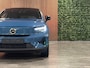 Volvo C40 Recharge Extended Range Plus 82 kWh | Trekhaak | All Season banden | Adaptieve Cruise Control | Stoel en Stuurwielverwarming | 20 Inch | Pilot Assist | BLIS Dode Hoek Detectie | Parkeercamera | Google Infotainment | Textiel City Canvas bekleding | Zitting verlenging voorstoelen | Panoramadak | Keyless Drive | Privacy Glass | Parkeersensoren voor+achter | Elektrisch bedienbare achterklep | Warmtepomp | DAB Radio | Apple Carplay/Android Auto | Alarm Klasse III | Draadloos telefoon opladen | Volvo On Call met mobiele App functie | Fjord Blue Metallic |