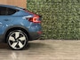 Volvo C40 Recharge Extended Range Plus 82 kWh | Trekhaak | All Season banden | Adaptieve Cruise Control | Stoel en Stuurwielverwarming | 20 Inch | Pilot Assist | BLIS Dode Hoek Detectie | Parkeercamera | Google Infotainment | Textiel City Canvas bekleding | Zitting verlenging voorstoelen | Panoramadak | Keyless Drive | Privacy Glass | Parkeersensoren voor+achter | Elektrisch bedienbare achterklep | Warmtepomp | DAB Radio | Apple Carplay/Android Auto | Alarm Klasse III | Draadloos telefoon opladen | Volvo On Call met mobiele App functie | Fjord Blue Metallic |