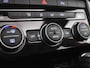 Volkswagen T-Roc 1.5 TSI Sport Business R 150pk DSG/AUTO | Dodehoekdetectie | Panorama dak | Camera achter | Elektri klep | Parkeersensoren v+a | R-Line exterieur  | Adaptief cruise control | 18"LMV