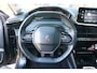 Peugeot 208 1.2 PureTech Allure O.a: PDC, Clima, Navi, Cruise, Carplay, DAB, Etc. All-in prijs!