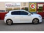 Peugeot 208 1.2 PureTech Allure Pack O.a: Dig. Display, DAB, Clima, Carplay, Cruise, Etc. All-in prijs!