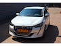 Peugeot 208 1.2 PureTech Allure Pack O.a: Dig. Display, DAB, Clima, Carplay, Cruise, Etc. All-in prijs!
