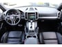 Porsche Cayenne 4.8 Turbo | ELEKTR. TREKHAAK | LUCHTVERING | ELEKTR. VOORSTOELEN INCL MEMORY | STOEL VERWARMING + VERKOELING | CAMERA | PARK SENS V+A | PRACHTIGE STAAT!