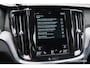 Volvo V60 2.0 B4 197Pk Aut. | R-Design | Achteruitrijcamera | Harman-Kardon | Trekhaak | 20''