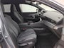 Peugeot 3008 1.6 plug-in Hybrid 195 Allure | Navigatie | Adapt. Cruise | Climate Control | Camera | 19'' L.M. | 7,4 kW lader | Achterbank in delen neerklapbaar | Achteruitrijcamera