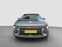 Hyundai Kona 1.6 GDI 141pk HEV Premium Sky | Premium audio | 360 camera | Schuif-kanteldak | Bestuurdersstoel met geheugen | Adaptive cruise control | Dodehoek detectie | Full LED koplampen | Stoelverwarming | Stoelventilatie | Stuurverwarming