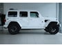 Jeep Wrangler Unlimited 4xe 380 Sahara BRUTE ''OP AFSPRAAK'' | NL-Auto | BRASS | Skyone | Adaptieve Demping | Adapt. Cruise | Alcantara | Carplay | Keyless | 20 Inch