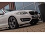 BMW 2-Serie Cabrio 220i Sport-Line | 2e eigenaar | Dealer onderhouden | Innovation pakket | HiFi audio | DAB | Xenon adaptief | PDC | Sportstoelen | Cruise control | Keyless entry