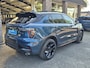 Lynk & Co 01 1.5 BLACKLINE! + MY23 + 6.6Kwh LADEN! ZWARTE-HEMEL ROLHOES MY23 360-CAMERA PANO/SCHUIF INFINITY DAB NAVI CARPLAY STOELVERWARMING ELEK.ACHTERKLEP 20"LMV