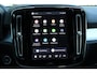 Volvo XC40 2.0 B4 Mild Hybrid Plus Dark | Trekhaak Semi-Elektrisch Inklapbaar | Elektrisch Verstelbare Stoelen Met Geheugen | Adaptieve Cruise Control | Pilot Assist | Google | Keyless | BLIS | Harman/Kardon | Stuurverwarming | Stoelverwarming | Parkeersensoren Voor & Achter incl. Achteruitrijcamera | 18-Inch Lichtmetalen Velgen |