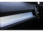 Volvo XC40 2.0 B4 Mild Hybrid Plus Dark | Trekhaak Semi-Elektrisch Inklapbaar | Elektrisch Verstelbare Stoelen Met Geheugen | Adaptieve Cruise Control | Pilot Assist | Google | Keyless | BLIS | Harman/Kardon | Stuurverwarming | Stoelverwarming | Parkeersensoren Voor & Achter incl. Achteruitrijcamera | 18-Inch Lichtmetalen Velgen |