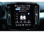 Volvo XC40 2.0 B4 Mild Hybrid Plus Dark | Trekhaak Semi-Elektrisch Inklapbaar | Elektrisch Verstelbare Stoelen Met Geheugen | Adaptieve Cruise Control | Pilot Assist | Google | Keyless | BLIS | Harman/Kardon | Stuurverwarming | Stoelverwarming | Parkeersensoren Voor & Achter incl. Achteruitrijcamera | 18-Inch Lichtmetalen Velgen |