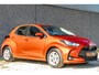 Toyota Yaris 1.5 Hybrid Active / Camera / Stoel + Stuur Verwarming / Apple Carplay / Climate Control / Cruise Control Adaptief / Lane Assist / 15 Inch LM
