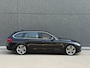 BMW 3-Serie Touring 328i High Executive (PANO, FACTUUR ONDERHOUD, ELEKT STOELEN, CAMERA, SENSOREN, STOELV V+A, HEAD-UP, VOL!!!)