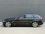 BMW 3-Serie Touring 328i High Executive (PANO, FACTUUR ONDERHOUD, ELEKT STOELEN, CAMERA, SENSOREN, STOELV V+A, HEAD-UP, VOL!!!)