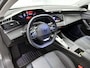 Peugeot 308 SW Allure Hybrid 145pk Automaat | Navigatie via draadloze Apple Carplay / Android auto | Rondomzichtcamera | Climate Control | Adaptieve Cruise Control | Parkeersensoren v+a | Keyless start | Bluetooth | DAB+ radio | Led koplampen | Volledig digitaal instrumentenpaneel | Donker getint glas | 17" lichtmetalen velgen |