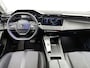 Peugeot 308 SW Allure Hybrid 145pk Automaat | Navigatie via draadloze Apple Carplay / Android auto | Rondomzichtcamera | Climate Control | Adaptieve Cruise Control | Parkeersensoren v+a | Keyless start | Bluetooth | DAB+ radio | Led koplampen | Volledig digitaal instrumentenpaneel | Donker getint glas | 17" lichtmetalen velgen |