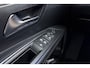 Peugeot 3008 1.2 PureTech Crossway | Achteruitrijcamera | Trekhaak | Cruise control | Navigatie | Airco | Stuurversnellingen | Stuurbediening | Apple carplay/Android auto | Climate control |