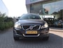 Volvo XC60 2.4D AWD Momentum Navi / Airco / Stoelverw / Leder / Cruise / Trekh / Pdc / Netjes onderhouden /