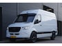 Mercedes-Benz Sprinter 319 3.0 V6 L2H2 3P, AUT. LED, STANDKACHEL, STOELVERWARMING, CAMERA, CRUISE, LEDER STUUR, NAVI BY APPLE CARPLAY