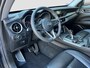 Alfa Romeo Stelvio 2.0 T 200pk AWD Super | 19'' velgen | Navigatie | Active suspension | Carplay | Elektrische stoelen | Adaptive crusie controle | Camera | Elektrische achterklep | Stoelgeheugen | Dodehoek detectie