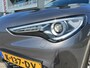 Alfa Romeo Stelvio 2.0 T 200pk AWD Super | 19'' velgen | Navigatie | Active suspension | Carplay | Elektrische stoelen | Adaptive crusie controle | Camera | Elektrische achterklep | Stoelgeheugen | Dodehoek detectie