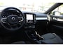 Volvo XC40 2.0 B4 Plus Dark | Apple carplay/ Android auto | Electronic climate control | 18" lichtmetalen velgen | Voorstoelen verwarmd | Stuurwiel verwarmd | Trekhaak elektrisch uitklapbaar | Verwarmde voorruit |