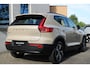 Volvo XC40 2.0 B4 Plus Dark | Apple carplay/ Android auto | Electronic climate control | 18" lichtmetalen velgen | Voorstoelen verwarmd | Stuurwiel verwarmd | Trekhaak elektrisch uitklapbaar | Verwarmde voorruit |