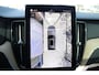Volvo XC60 2.0 T6 Plug-in hybrid AWD Plus Dark | Lichtmetalen Velgen 19" | Allseason Banden | Trekhaak Elektrisch Uitklapbaar | Elektrisch Glazen Panorama-Dak | 360 Rondomzicht Camera | head-up Display | Stoelen Voor / Achter + Stuurwiel Verwarmend | Pilot Assist